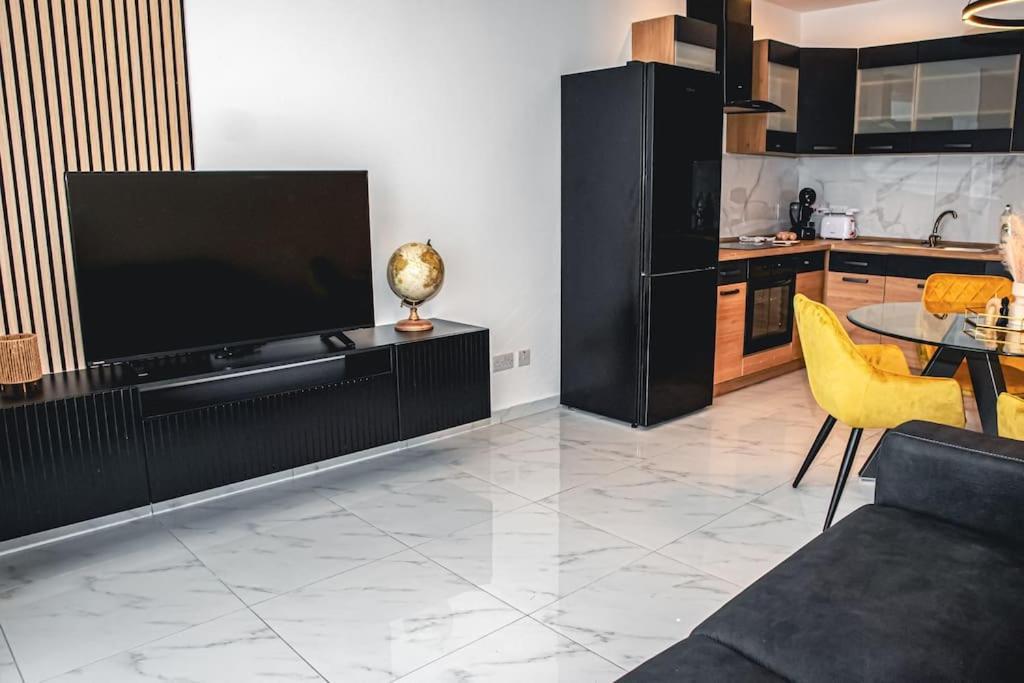 Stylish Seafront Spinola Apartment Saint Julian's Exterior photo